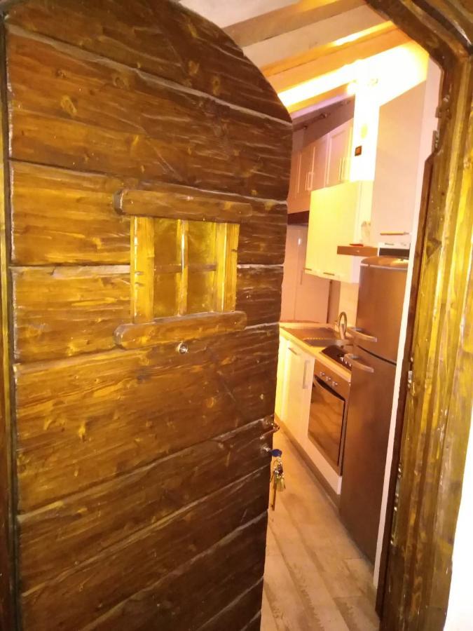 Appartamento In Casa D'Epoca Aosta Exteriör bild